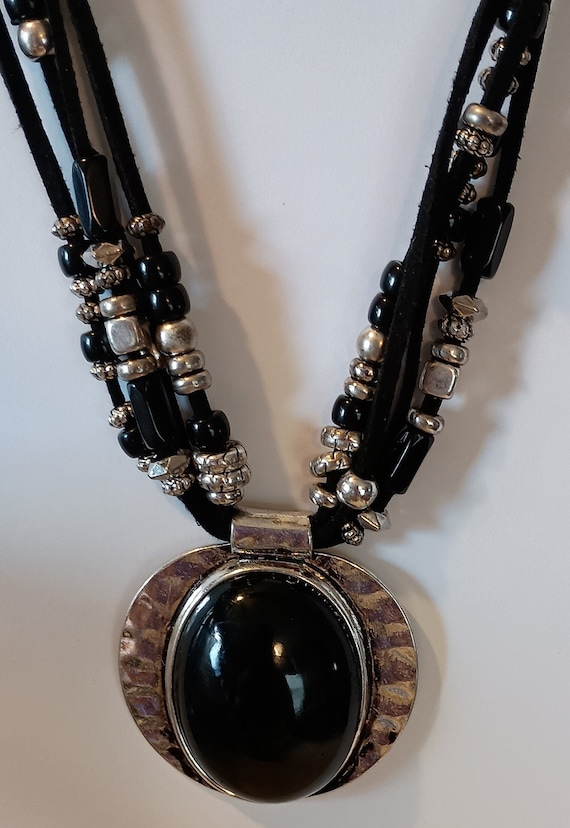 silver tone and black cabochon pendant necklace