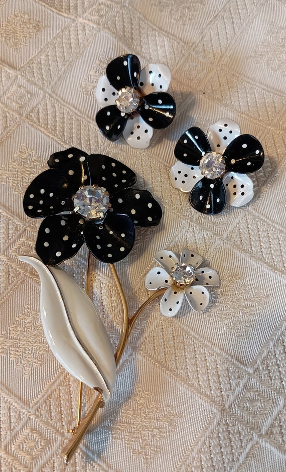 Vintage avon large flower brooch with earrings