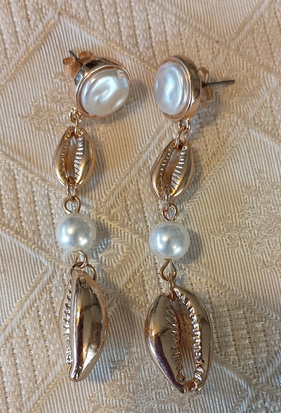sea shell and pearl earrings