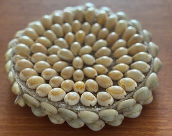 70s Chic Shell Pouch: Handmade Vintage Coin Purse