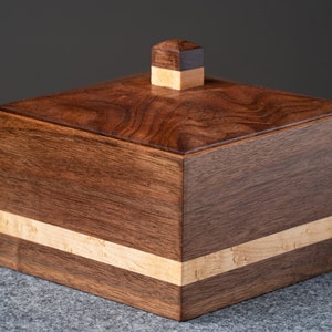 Wedding favor, keepsake box, Custom engraved box,  wedding gift box, keepsake box, personalized wooden box. Personal gift box