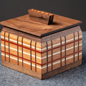 Wedding favor, keepsake box, Custom engraved box,  wedding gift box, keepsake box, personalized wooden box. AND CEDAR