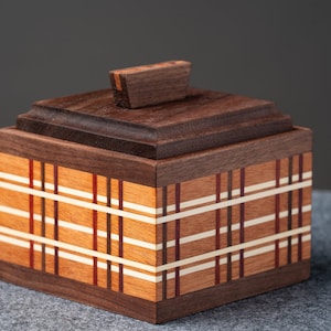 Wedding favor, keepsake box, Custom engraved box,  wedding gift box, keepsake box, personalized wooden box. WALNUT AND CEDAR