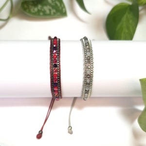 Pulsera de cuentas de cristal, pulsera bohemia hecha a mano, joyería llamativa con cordón ajustable, hecha en Java, Indonesia.