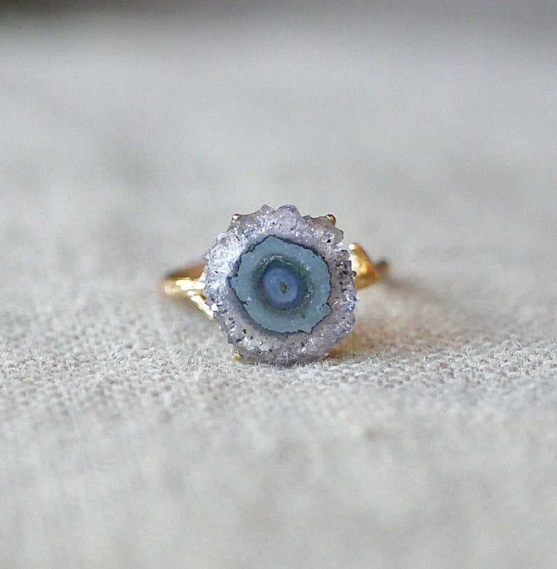 Size 5 Amethyst Stalactite Flower Ring in Gold