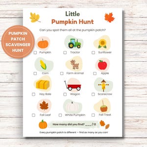 Puede incluir: Una hoja de actividades de búsqueda del tesoro Little Pumpkin Hunt con ilustraciones coloridas de calabaza, tractor, girasol, maíz, cabra, manzana, paca de heno, vagón, espantapájaros, hoja, calabaza blanca y dulce de otoño con casillas.