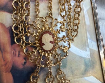 Vintage-Halskette im viktorianisch-etruskischen Stil der 1960er-1970er Jahre, Modell „Cameo Festoon“.
