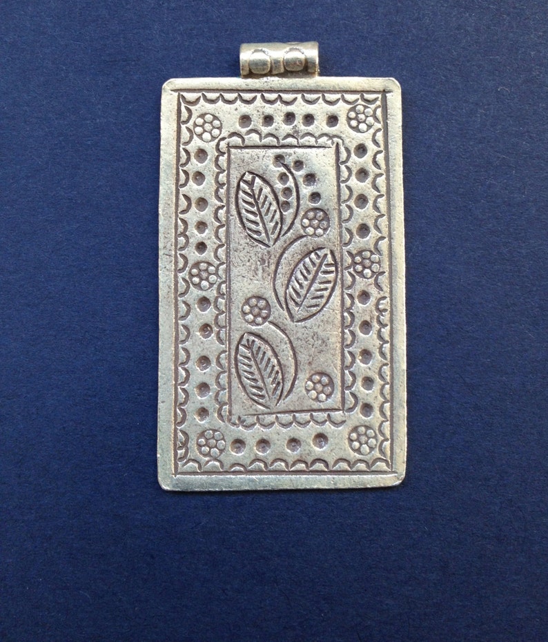 Thai Hill Tribe Fine Silver Leaves and Flowers pendant HT 65