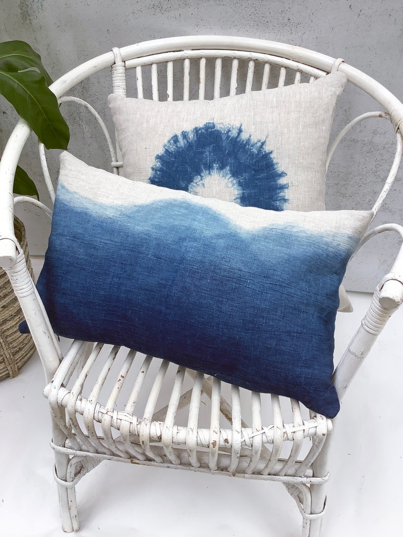 Dip Dyed 'Blue Mountains' Pillow Cover imagem 10