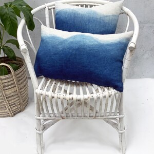 Dip Dyed 'Blue Mountains' Pillow Cover imagem 6