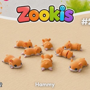 Peut inclure: Une collection de sept petites figurines de hamsters orange, chacune avec des accents blancs et des yeux noirs. L'image présente le texte Zookis #24 et Hammy en haut et en bas. Les figurines sont disposées en groupe, montrant diverses poses.