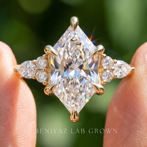Dutch Marquise Ring, Lab Grown Diamond Cluster Engagement Ring with Marquise and Side Stone Clusters, Wedding and Promise Ring, Gift For Her
Dutch marquise engagement ring with a lab grown diamond centre and leaf like diamond clusters on a gold band