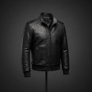 Blouson aviateur pour homme en cuir noir texturé python, manteau de motard western à motif serpent en relief