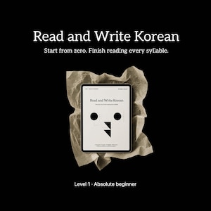 Puede incluir: Una tableta digital que muestra una guía de aprendizaje de idiomas titulada Read and Write Korean, con el subtítulo Start from zero. Finish reading every syllable. La pantalla muestra un gráfico minimalista de dos círculos y dos triángulos.