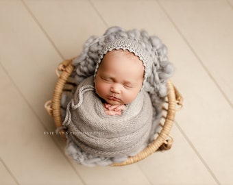 Juliette Bonnet, Newborn Scalloped Bonnet, Merino Baby Bonnet, Newborn Photo Prop, Newborn Baby Bonnet, Knit Baby Hat, RTS
