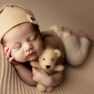 Lovie recién nacido, accesorio fotográfico para recién nacidos, oso de punto Lovie, accesorio para bebés recién nacidos de osito, Angora Teddy Lovie, accesorio fotográfico para recién nacidos imagen 1