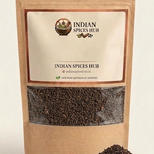 Puede incluir: Una bolsa de papel marrón que contiene granos de especias de color marrón oscuro con una ventana transparente. La etiqueta dice INDIAN SPICES HUB, indianspiceshub.in y 100% PURE & ETHICALLY SOURCED. Un pequeño montón de granos de especias está delante.