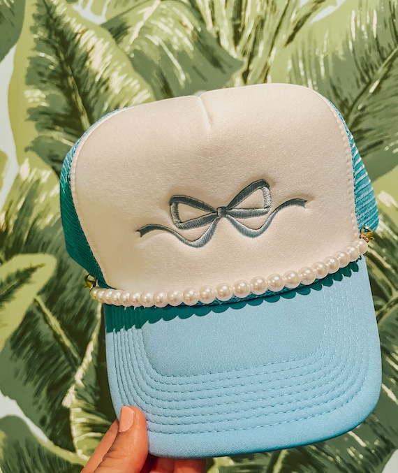 Embroidered Bow Trucker Hat With Pearl Chain – Coquette Y2K  display picture 3