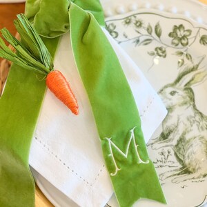 Monogram Velvet Ribbon Bow: Personalized Holiday Table Decor bild 2