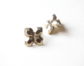 Large geometric stud in diamond facets in silver or brass