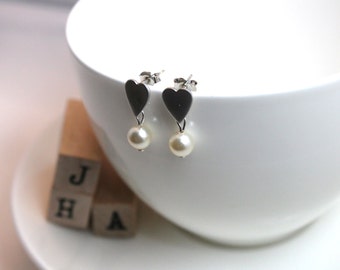 Silver Heart stud earrings with Swarvoski Ivory pearls