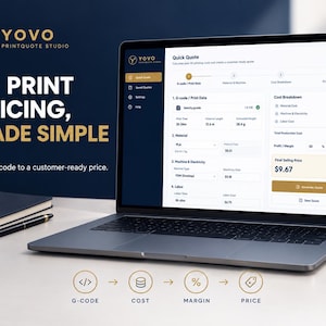 以下が含まれることがあります： 3Dプリント価格計算用ソフトウェア「YOVO Printquote Studio」のインターフェースを表示したノートパソコン。画面には、Gコードデータ、材料費、機械の電気代、人件費、最終販売価格9.67ドルを含む「Quick Quote」ダッシュボードが表示されています。