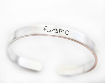 Mom Gifts From Daughter Necklace Bangle Bracelet The Love Between Mother /& Daughter Knows No Distance Virginia VA State And Northern Mariana Islands MP State Funny Necklace Name Jewelry