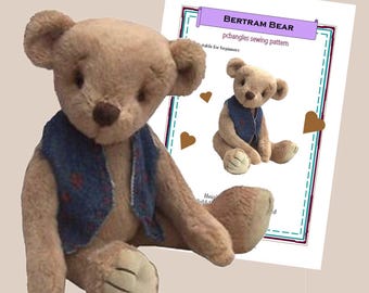 Naaipatroon voor een teddybeer van Bertram. Traditioneel teddybeerpatroon met print.