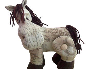 Naaipatroon voor een knuffelpaardje van pcbangles Pony