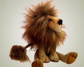 Naaipatroon Charlie Leeuw: 28 cm (PDF-patroon)