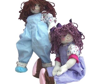 Naaipatroon voor een Lottie stoffen pop. Patroon voor een bedrukte stoffen knuffel.