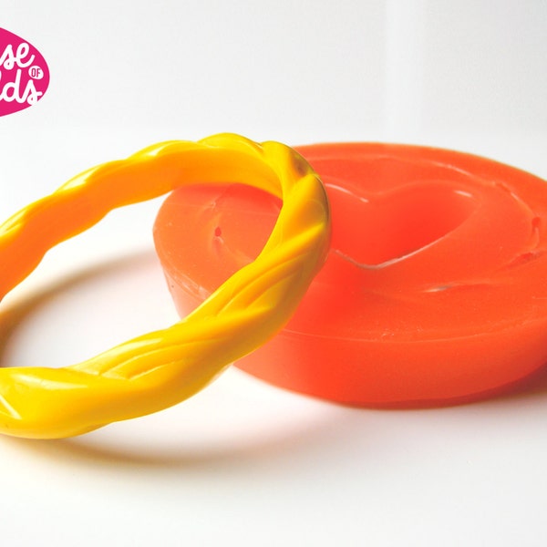 Twisted Thin Bracelet  Silicone Mold,mold for resin bracelet inner diameter 6,5 cm 1,1 cm tall