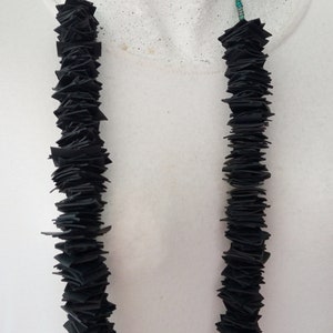 リサイクル自転車チューブネックレス：ブラックラバー＆グリーンビーズ