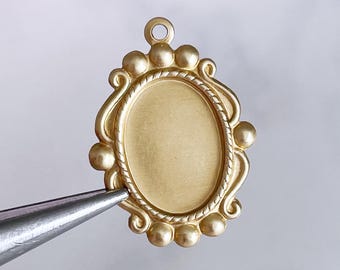 brass cabochon setting 14mm x 10mm oval frame charm pendant vintage style (4 pcs)