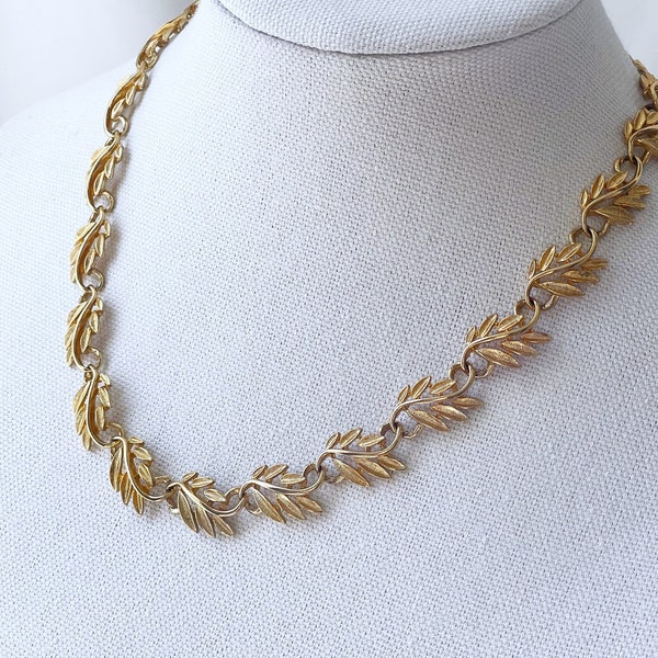 vintage Napier leaves necklace gold toned leaf link chain necklace 1970s classic jewelry cottage core grand millennial