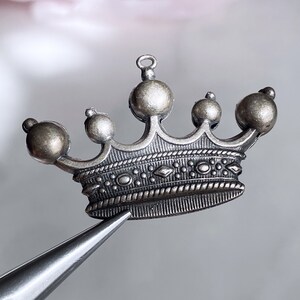 Vintage Crown Pendant: Silver Toned Royalty Jewelry