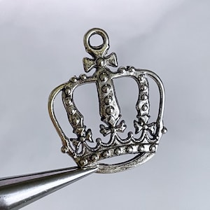 silver crown charm or small pendant royal queen jewelry component (6 pcs)