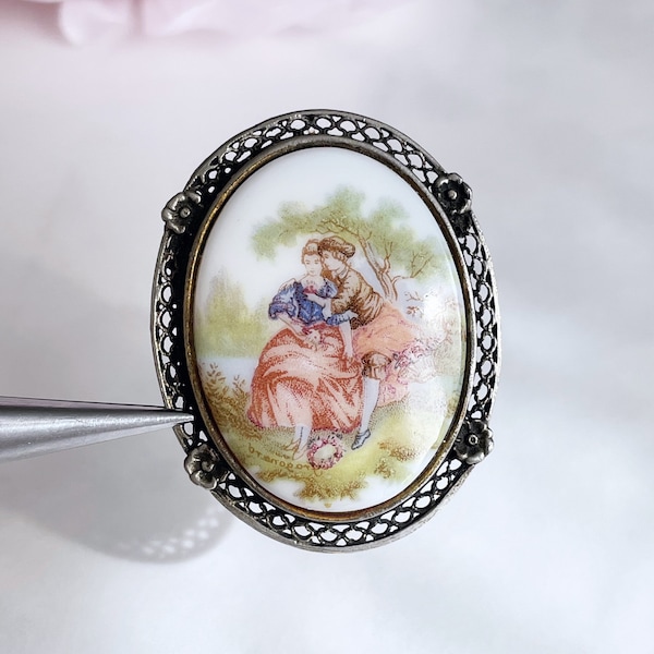 vintage fragonard broche style limoges camée pendentif 18ème siècle romantique couple marie antoinette bijoux milieu du siècle verre cabochon