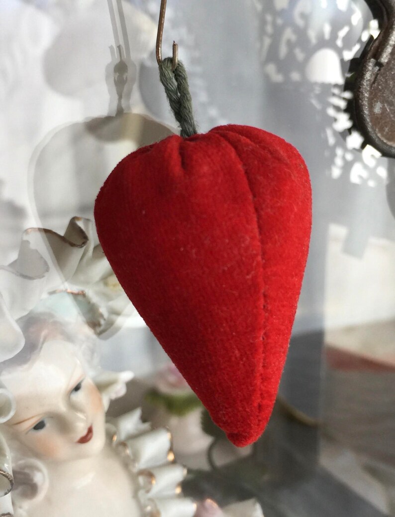 Vintage velvet strawberry pin cushion pendant red fabric fruit Etsy