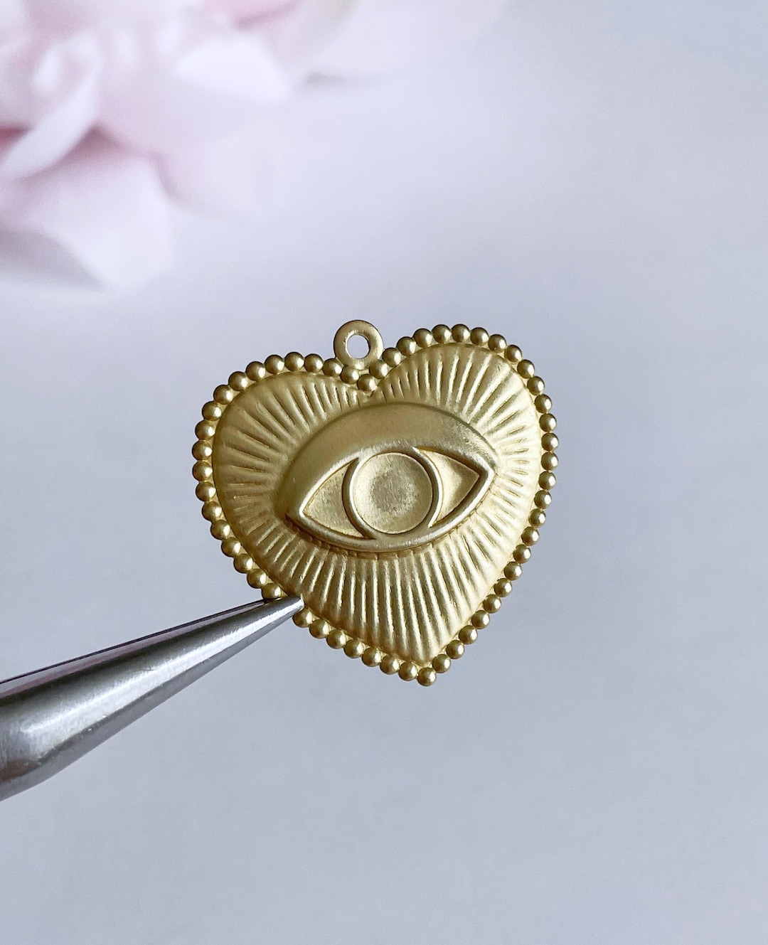 BLACK HEARTS EYE CHARM main image 0