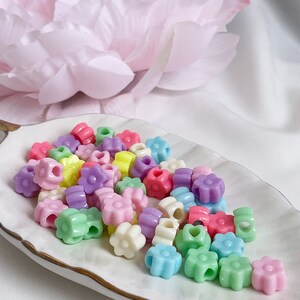 Perles de fleurs colorées Perles florales en plastique Grand trou 12mm Multi Pastel Kawaii Bijoux, x 25 pcs image 3