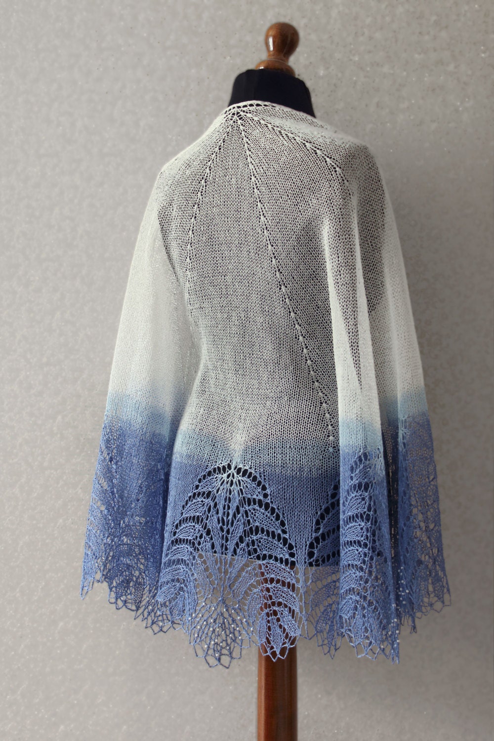 shawl with lace