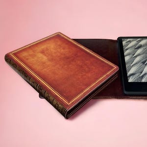 KleverCase Tan Brown Classic Book Cover for for Kindle Paperwhite, Kindle Colorsoft, Kindle, Kobo, Storytel eReader and Tablets.