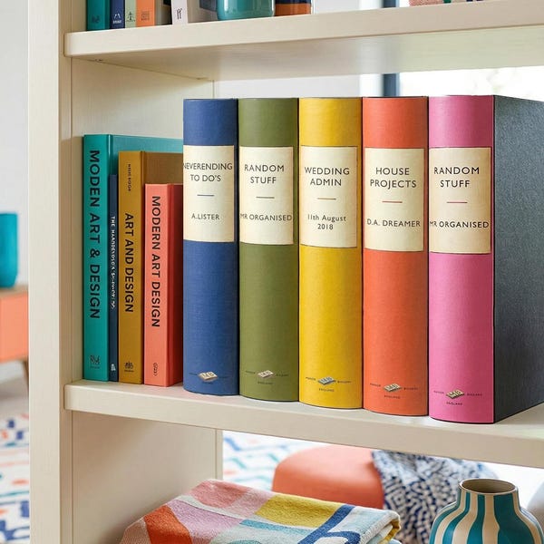 Individuell gestalteter A4-Ringordner oder Box mit Vintage-Buchrücken, personalisierte Büroablagen