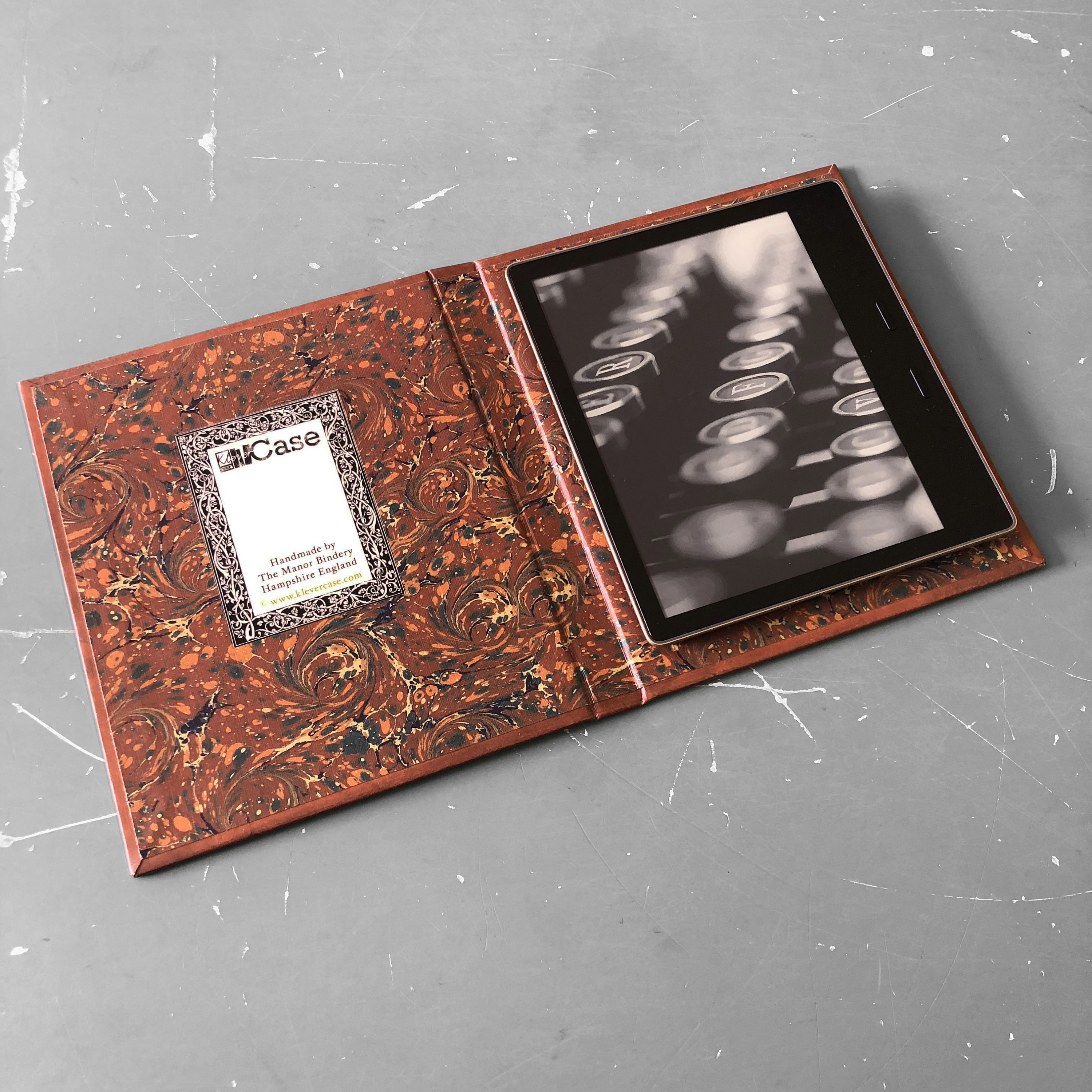 KleverCase パーソナライズ Kindle Oasis ケース、ハードカバー