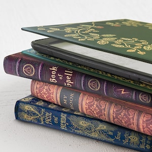 KleverCase Universelle Kindle und eReader oder Tablet Hülle mit verschiedenen kultigen Hardback Buch Cover Designs.