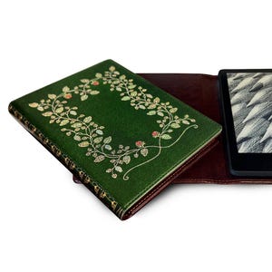 Universal eReader & Tablet Case for Kindle Paperwhite, Kindle, Kobo Libra, iPad, Fire etc. Floral Green Cover. Ideal Gift for a Book Lover.