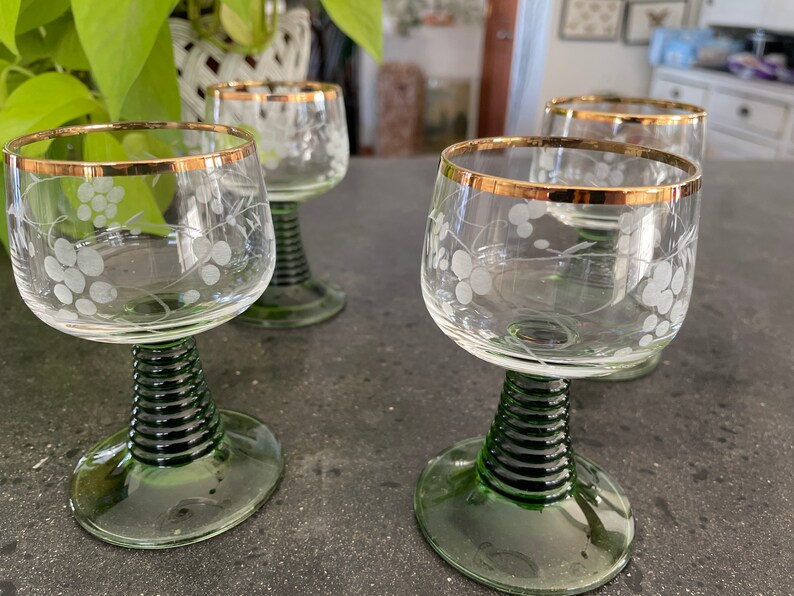 Six German Roemer Etched Wine Glasses/Goblets with Green Stems and Grape Design Caddy Holder