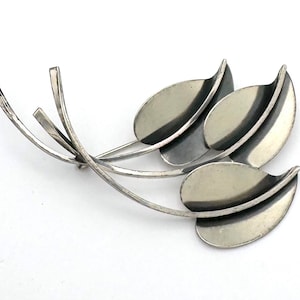 Beau Sterling silver flower  brooch three floral  figurine pin Beaucraft
