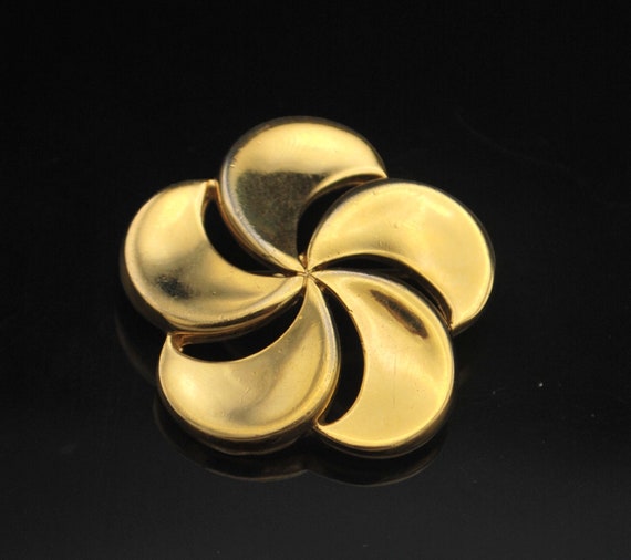 Crown Trifari  gold  Leaf Brooch  Mid century Swi… - image 1